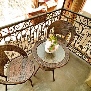 Inn Old Gate, Tbilisi